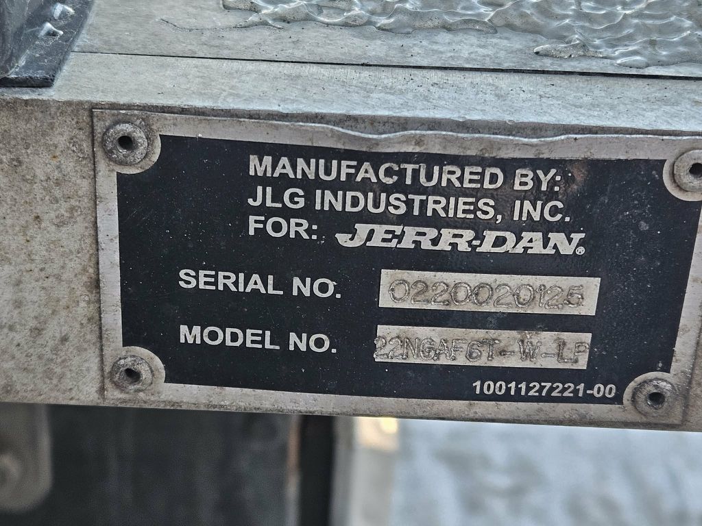 Slide images of 2021 FORD F650 