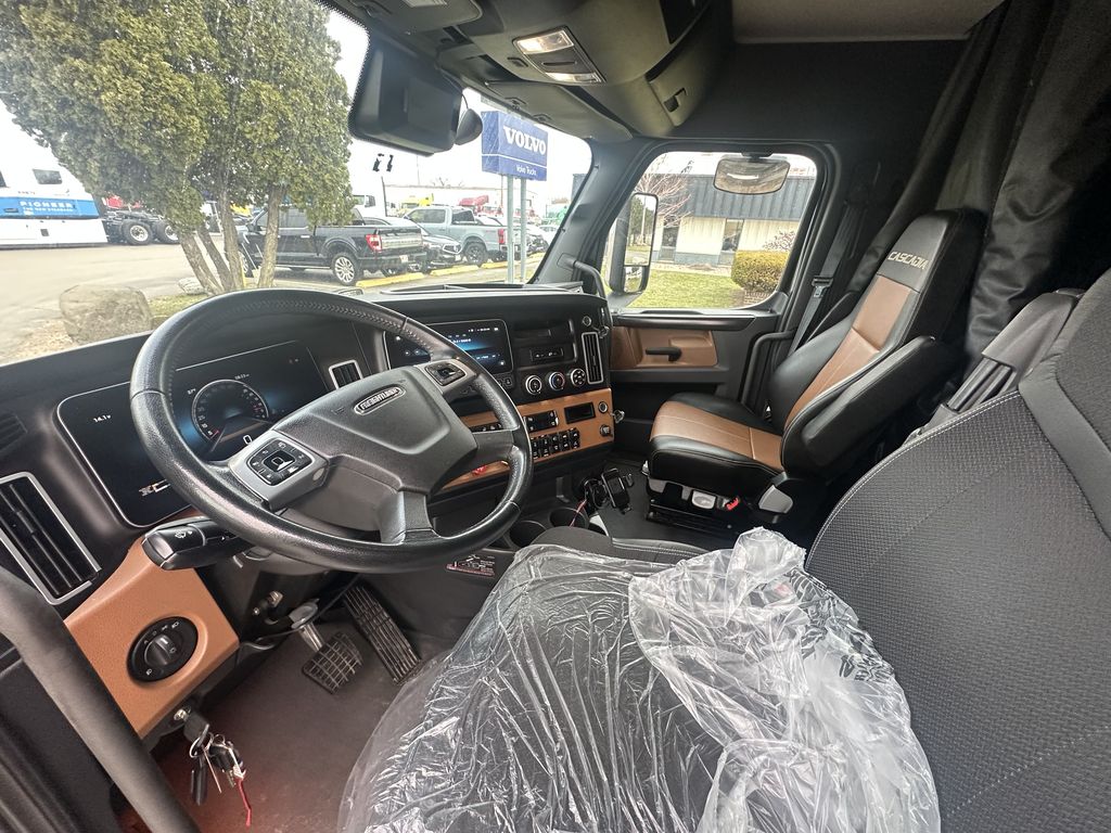 Slide images of 2022 FREIGHTLINER CASCADIA