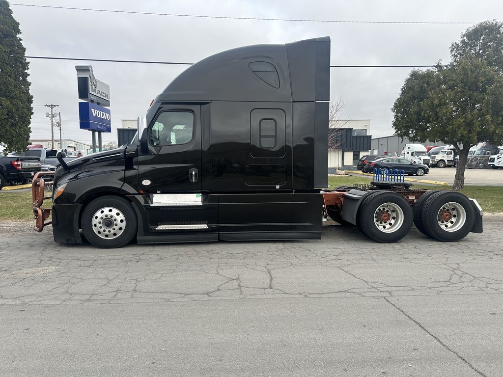 Slide images of 2022 FREIGHTLINER CASCADIA