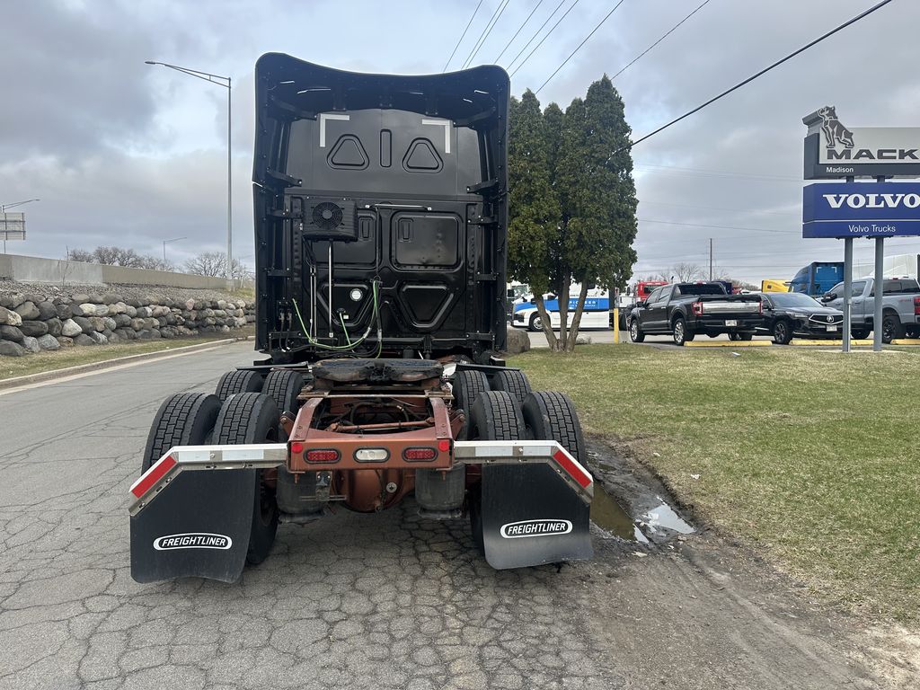 Slide images of 2022 FREIGHTLINER CASCADIA
