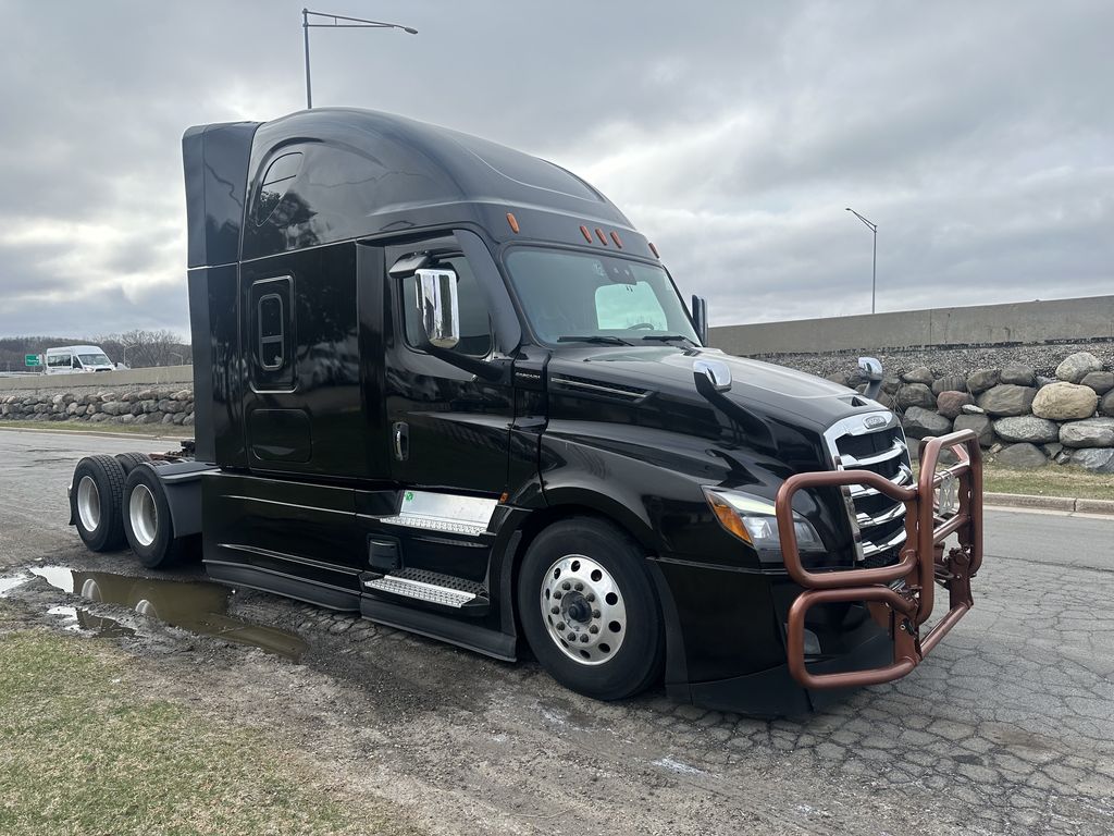 Slide images of 2022 FREIGHTLINER CASCADIA