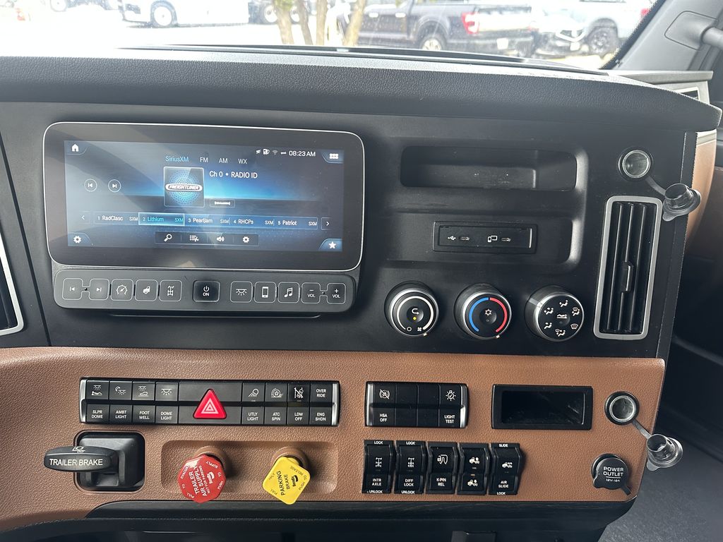 Slide images of 2022 FREIGHTLINER CASCADIA