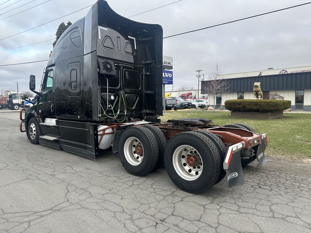 Slide images of 2022 FREIGHTLINER CASCADIA