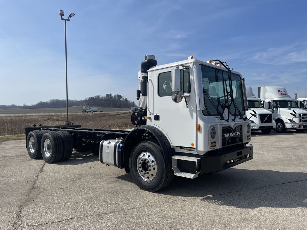 Slide images of 2026 MACK TE64R 