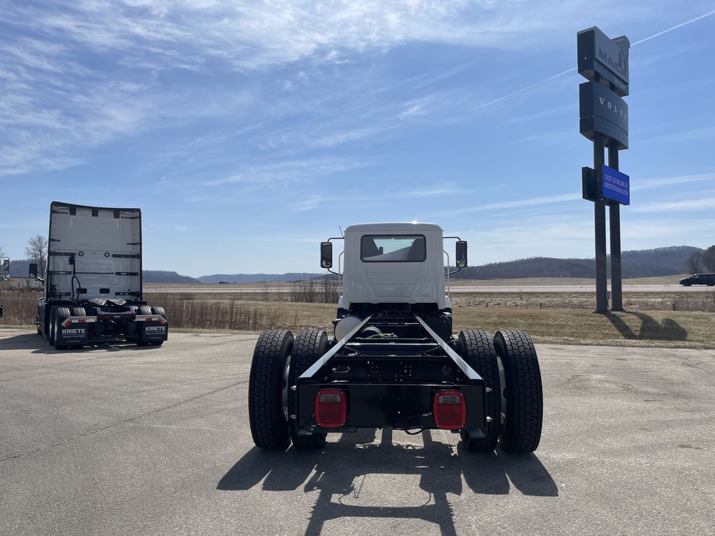 Slide images of 2026 MACK MD642