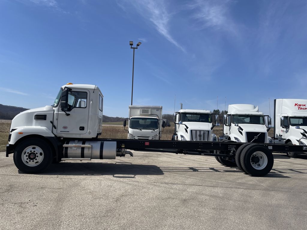 Slide images of 2026 MACK MD642