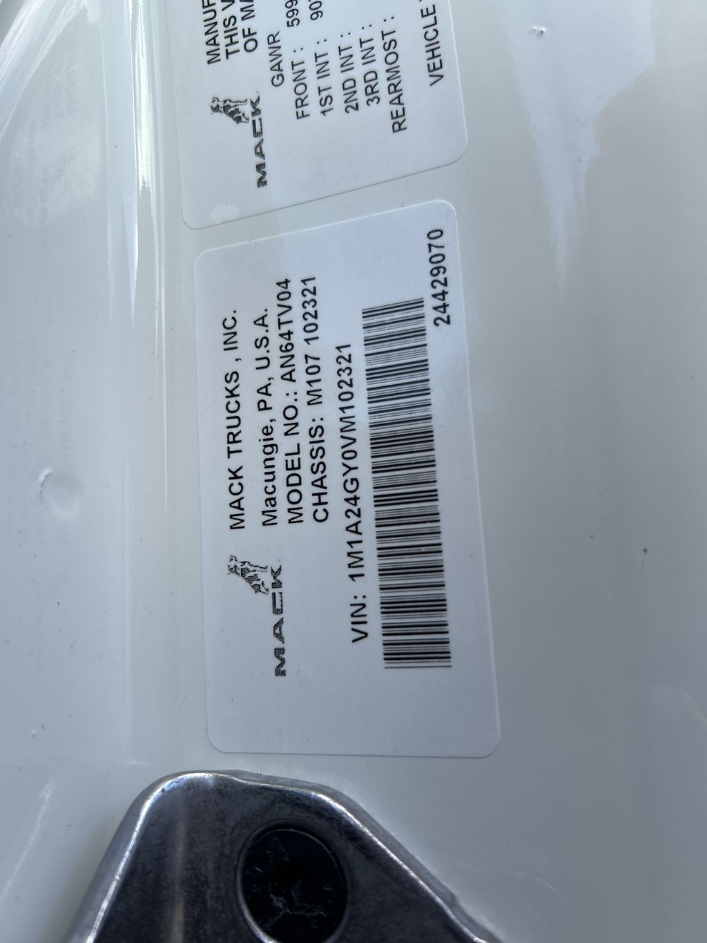 Slide images of 2027 MACK ANTHEM GEN2 64T