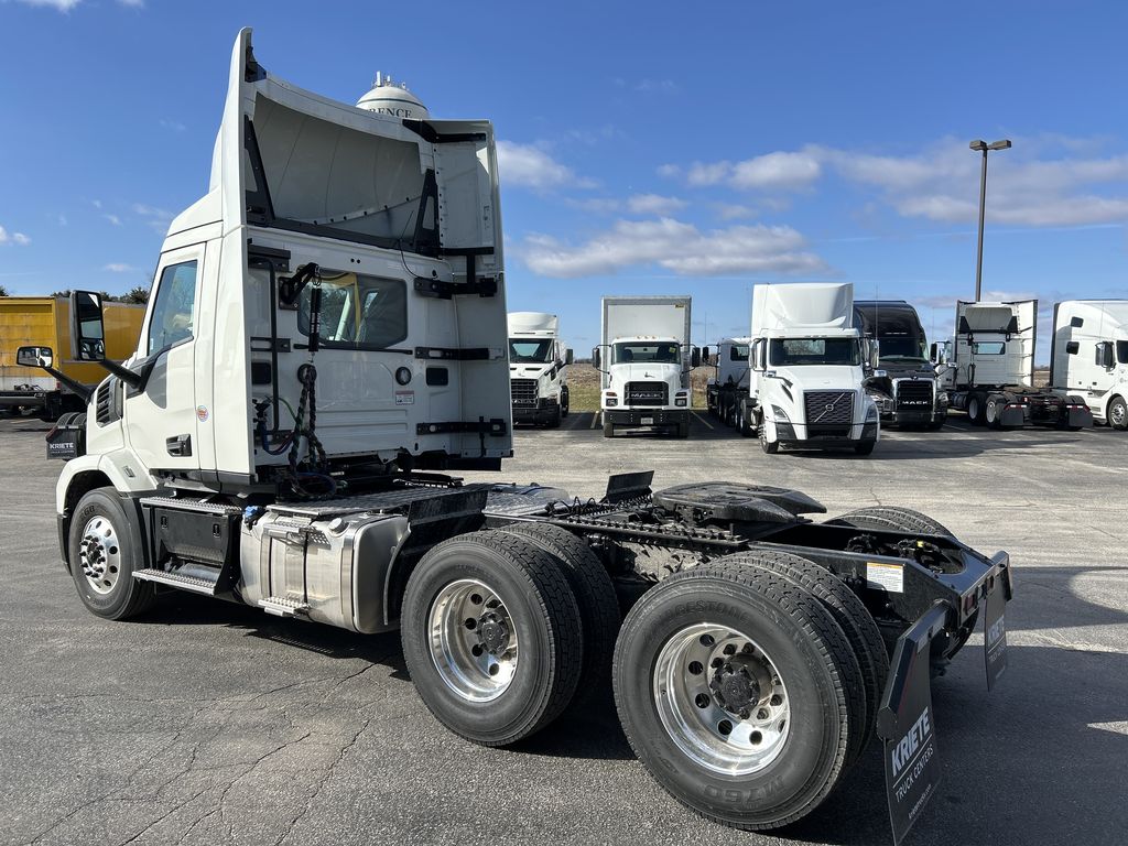 Slide images of 2027 MACK ANTHEM GEN2 64T