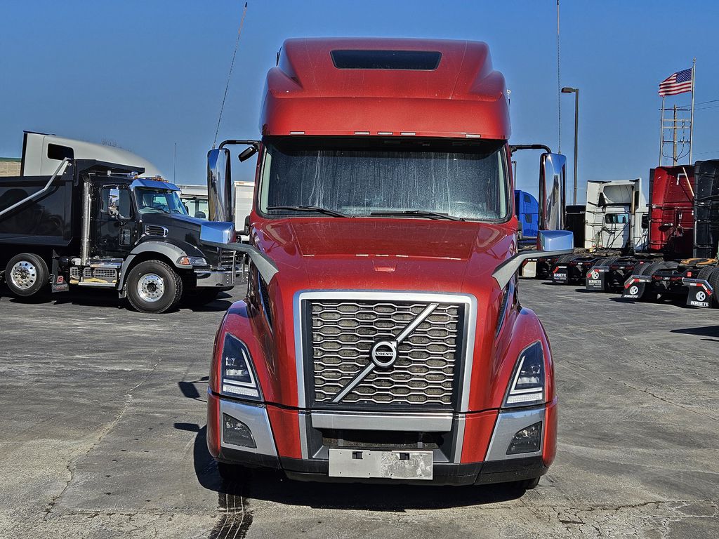 Slide images of 2023 VOLVO VNL64T860