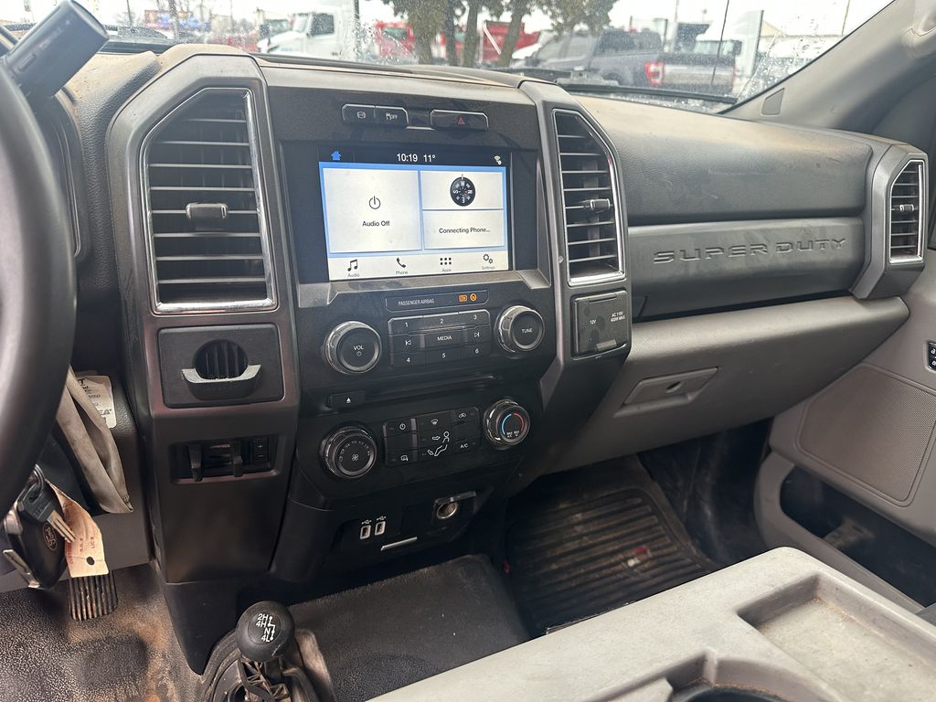 Slide images of 2017 FORD SUPER DUTY F [