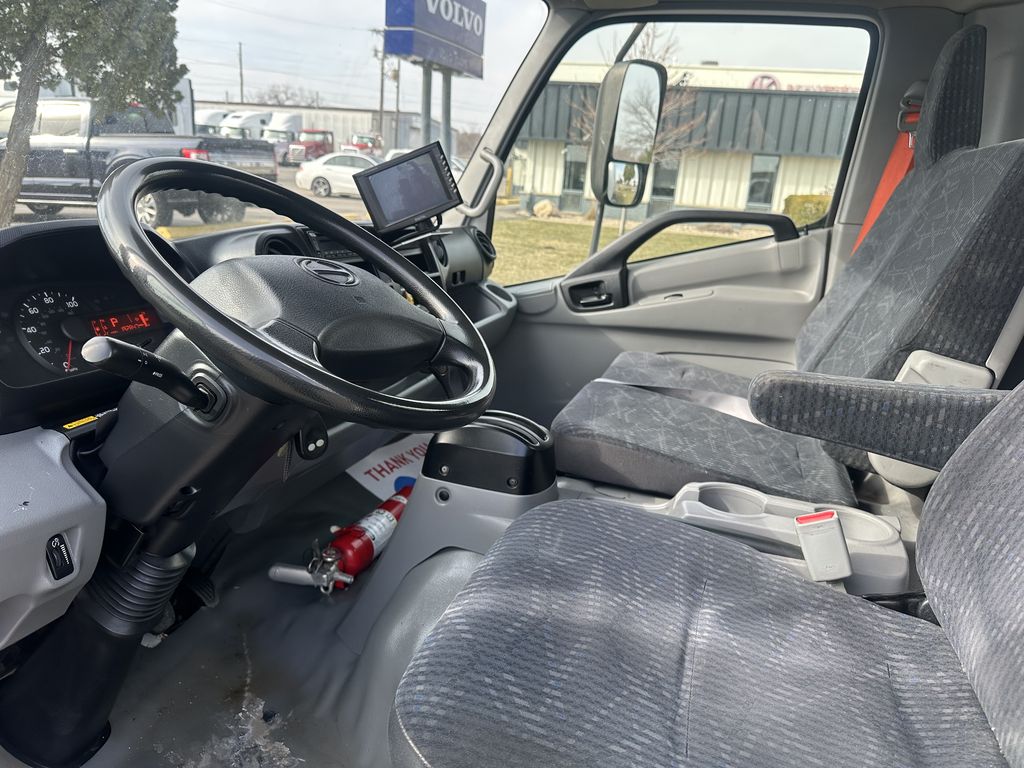 Slide images of 2018 HINO 195