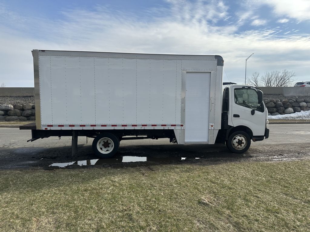 Slide images of 2018 HINO 195