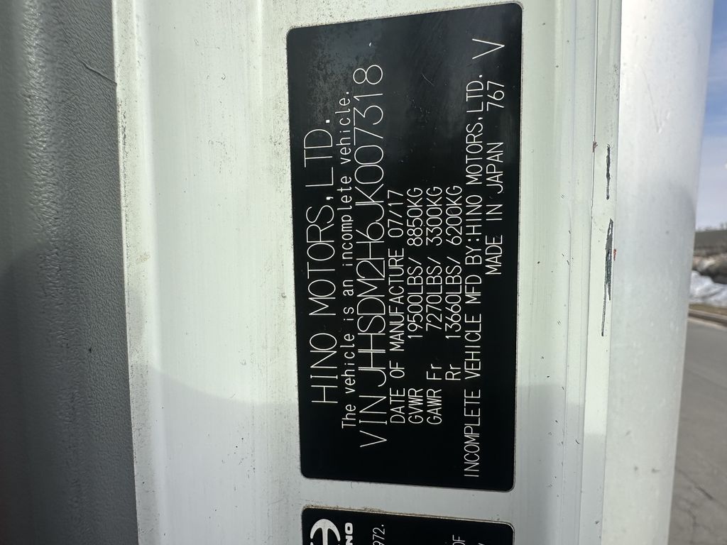 Slide images of 2018 HINO 195