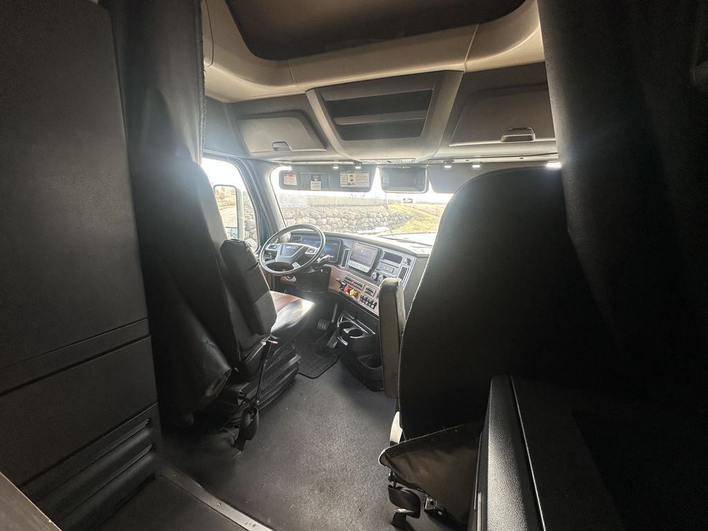 Slide images of 2022 FREIGHTLINER CASCADIA