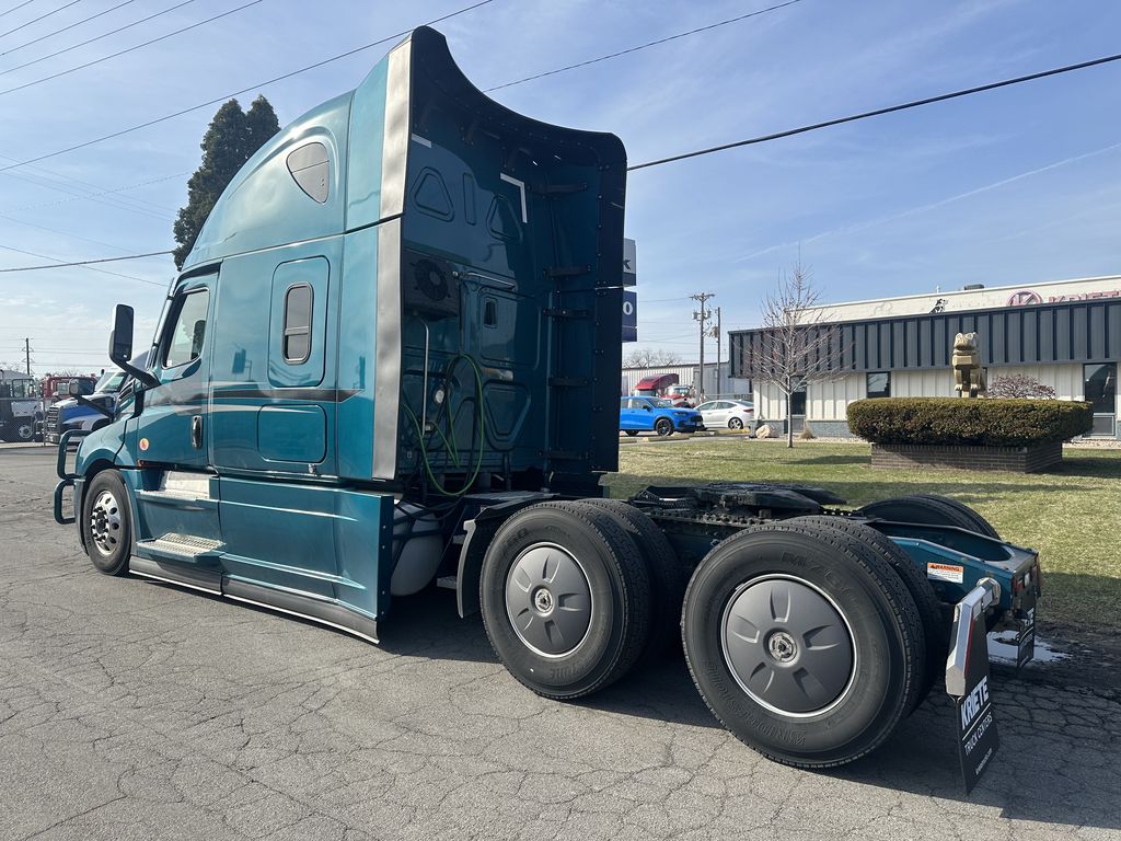 Slide images of 2022 FREIGHTLINER CASCADIA
