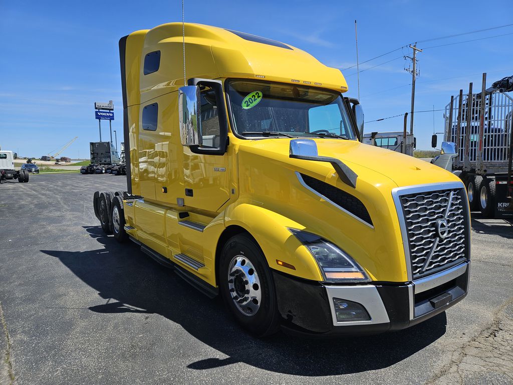 Slide images of 2022 VOLVO VNL64T760