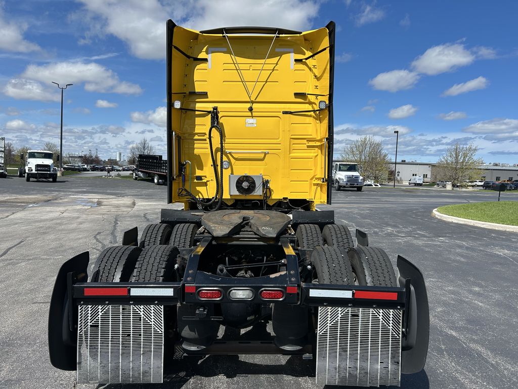 Slide images of 2022 VOLVO VNL64T760