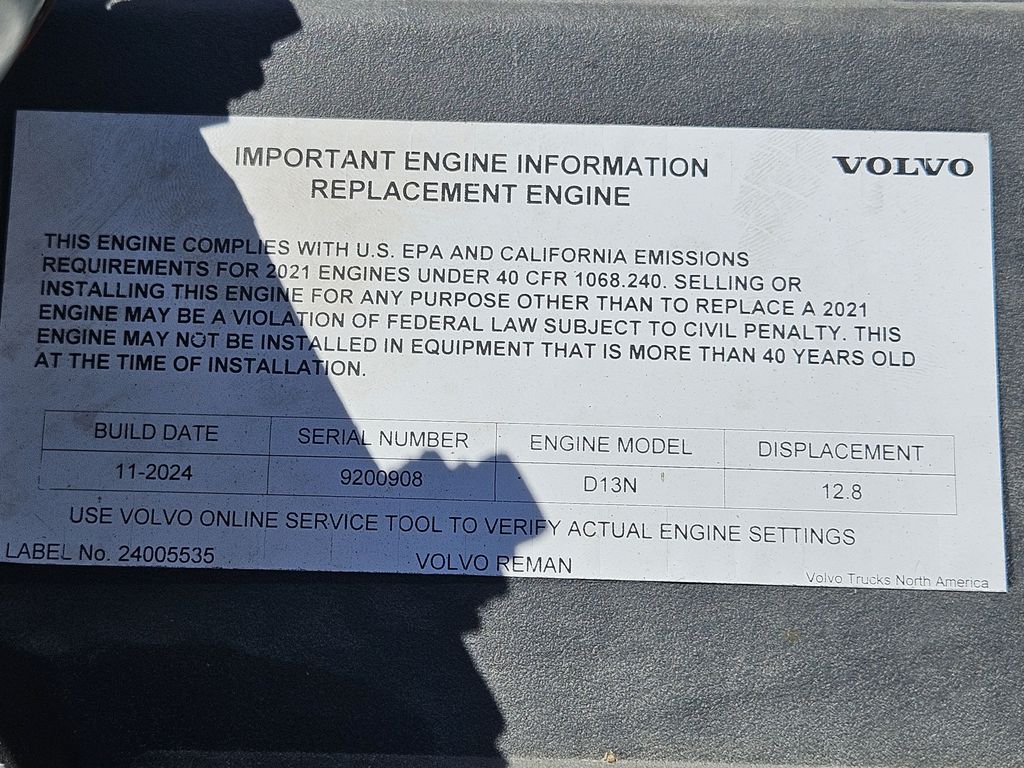 Slide images of 2022 VOLVO VNL64T760