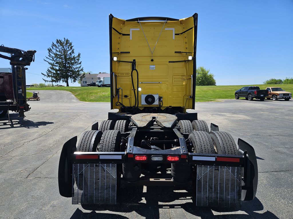 Slide images of 2022 VOLVO VNL64T760