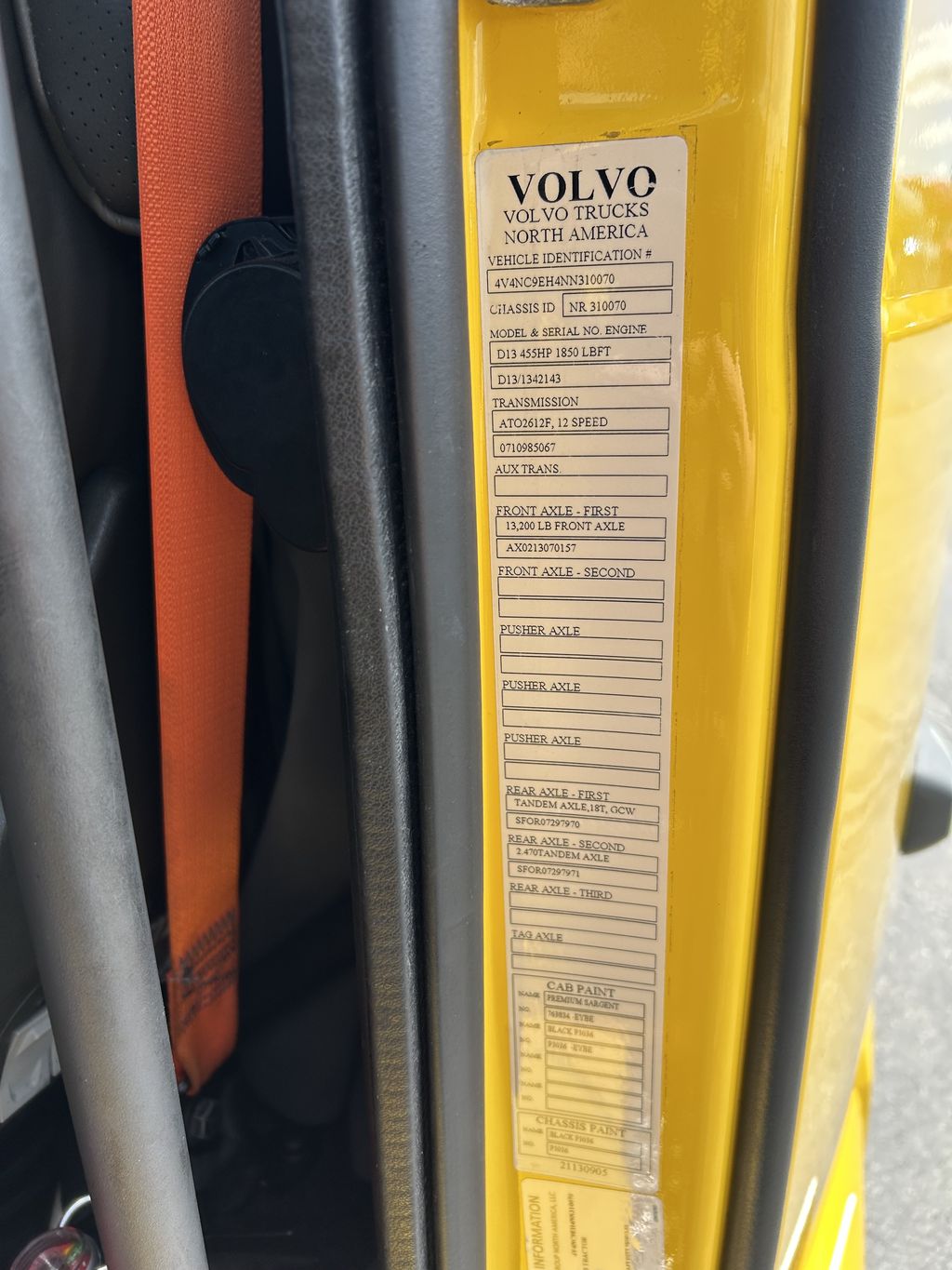 Slide images of 2022 VOLVO VNL64T760