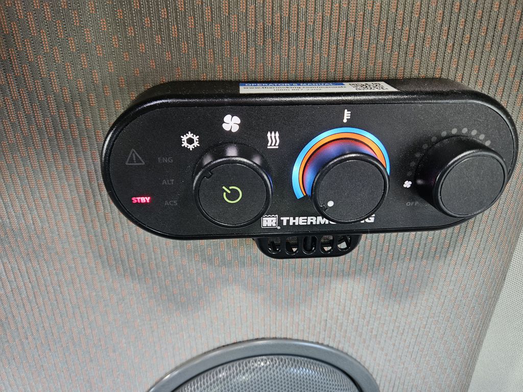 Slide images of 2022 VOLVO VNL64T760