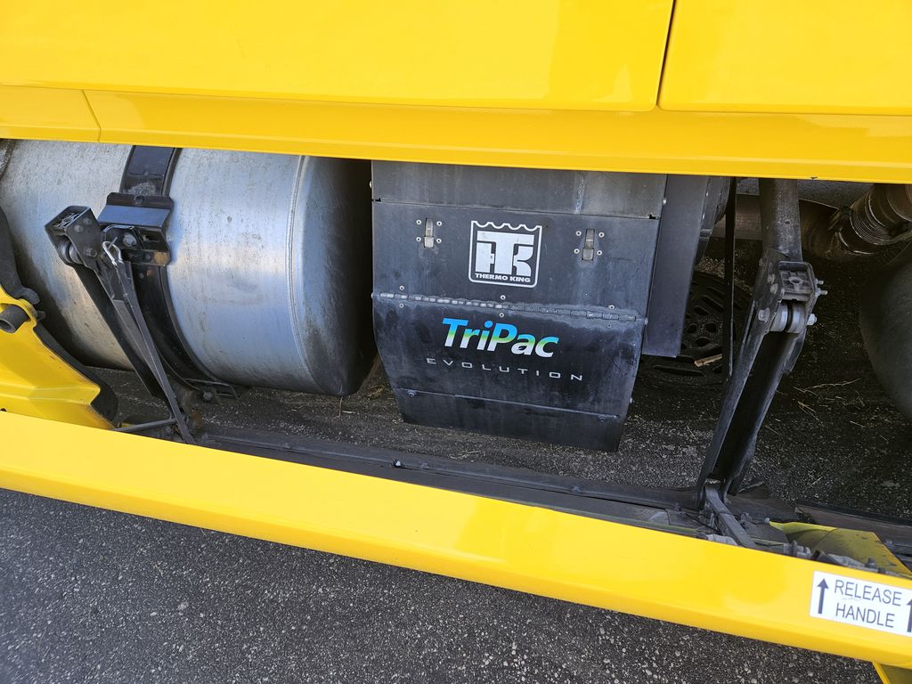 Slide images of 2022 VOLVO VNL64T760