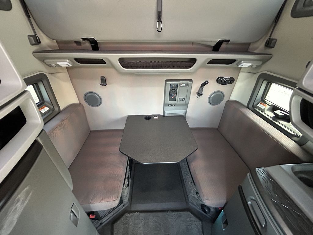 Slide images of 2022 VOLVO VNL64T760