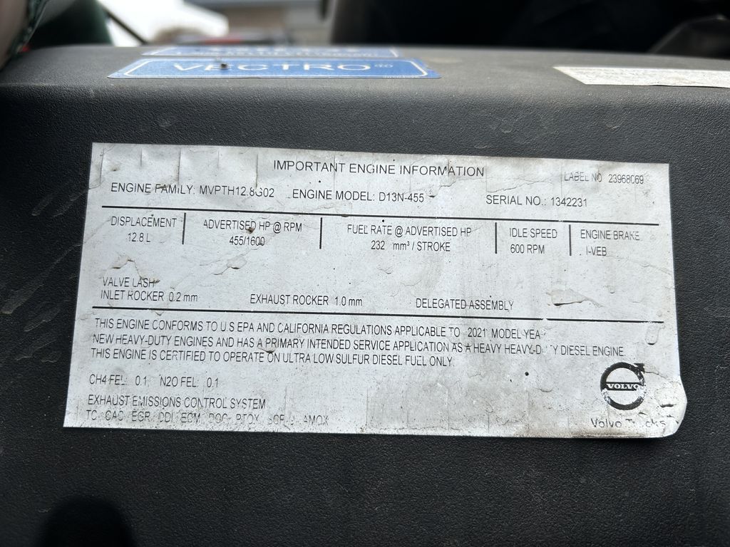 Slide images of 2022 VOLVO VNL64T760