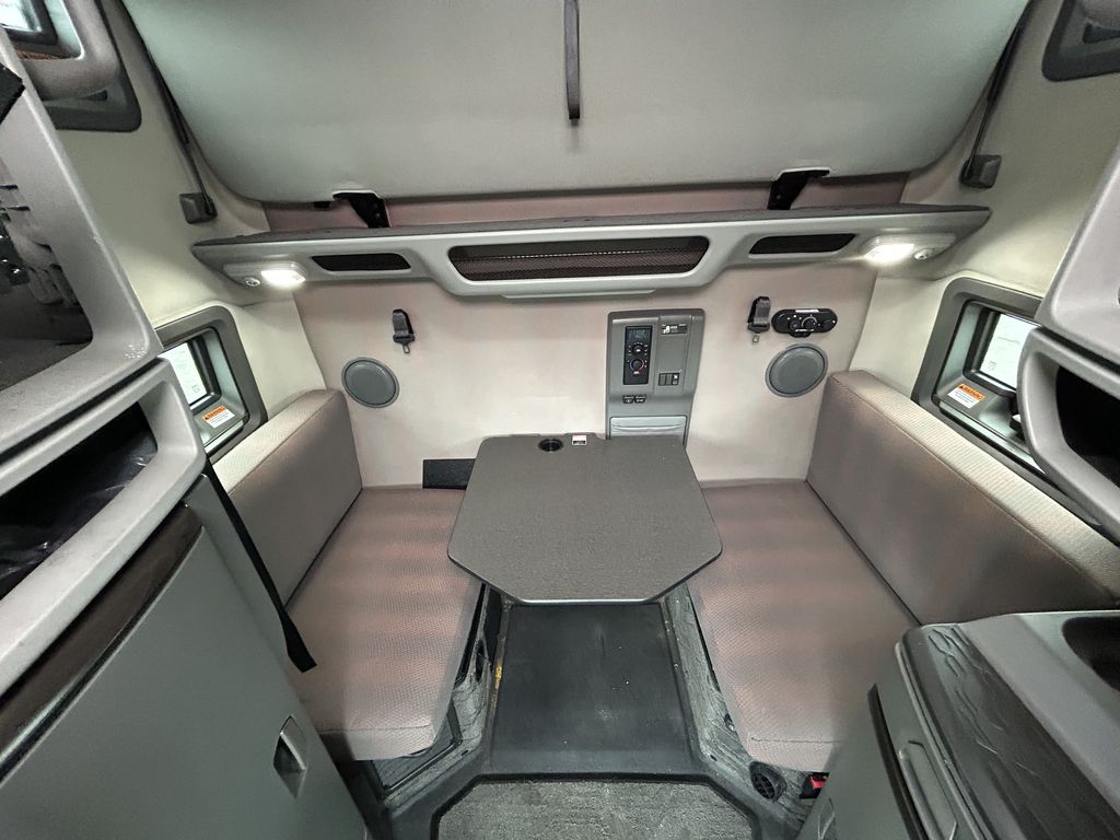 Slide images of 2022 VOLVO VNL64T760