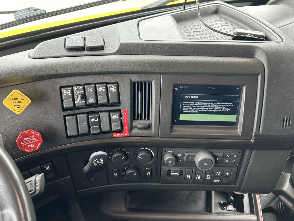 Slide images of 2022 VOLVO VNL64T760