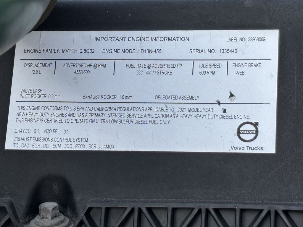 Slide images of 2022 VOLVO VNL64T760