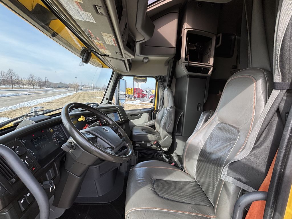 Slide images of 2022 VOLVO VNL64T760