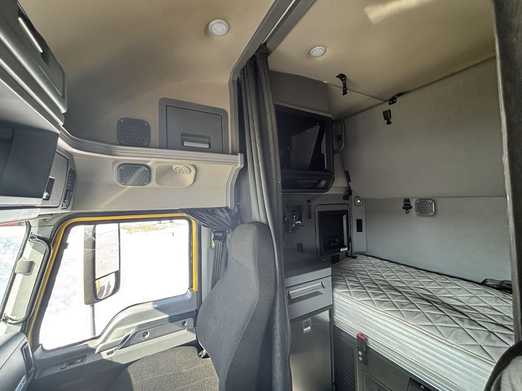 Slide images of 2022 MACK AN64T