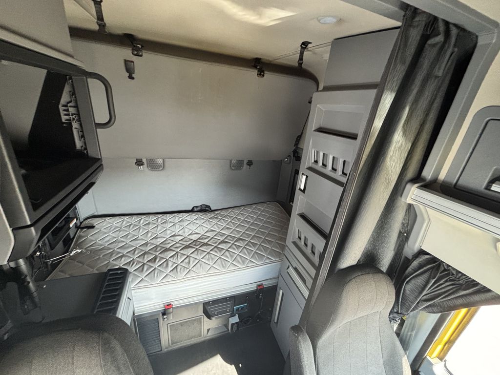 Slide images of 2022 MACK AN64T