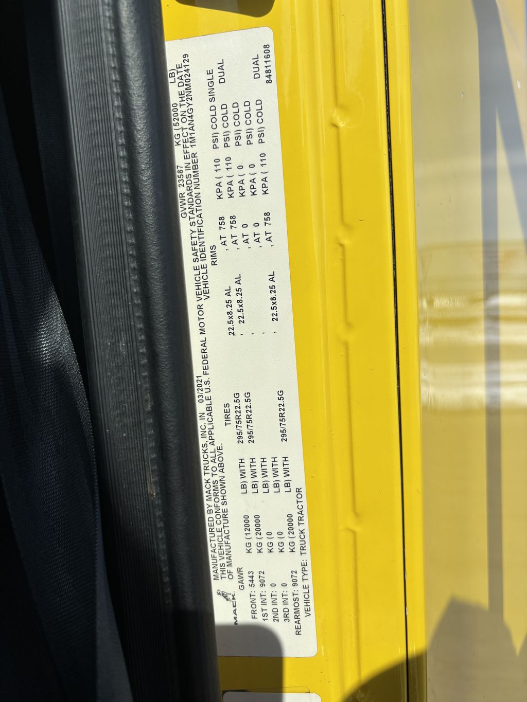 Slide images of 2022 MACK AN64T