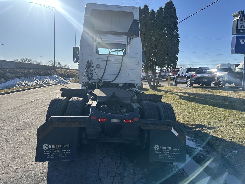 Slide images of 2021 VOLVO VNR42T-300