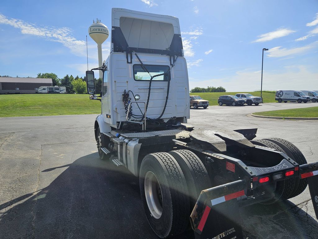 Slide images of 2021 VOLVO VNR42T-300