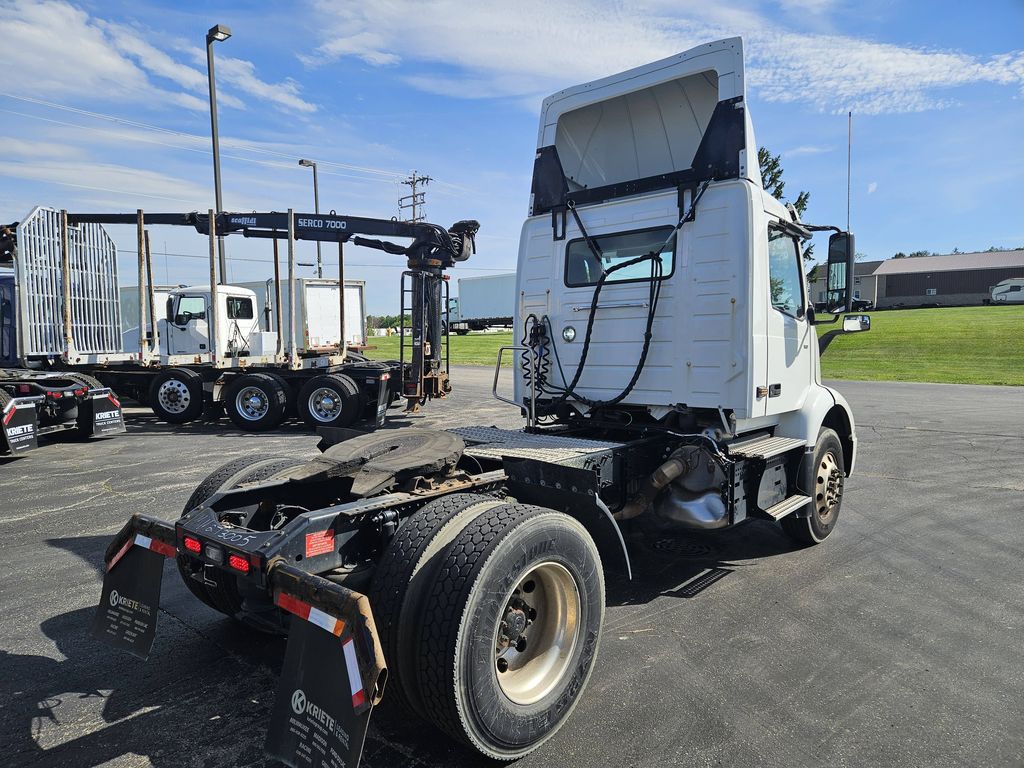 Slide images of 2021 VOLVO VNR42T-300