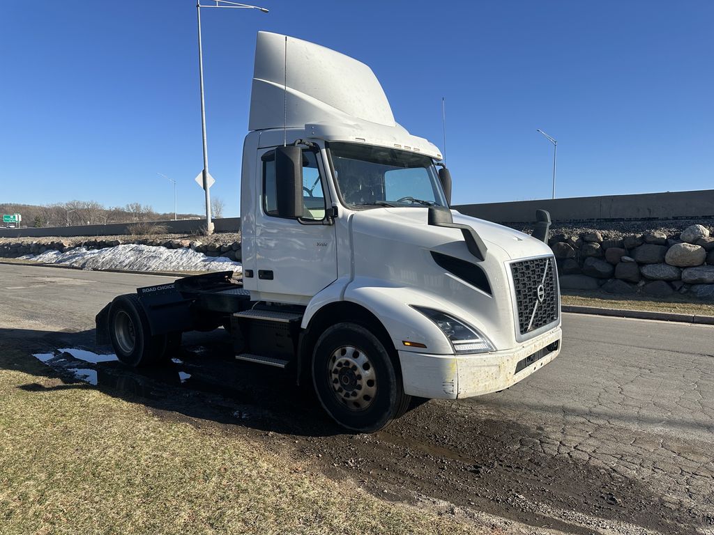 Slide images of 2021 VOLVO VNR42T-300