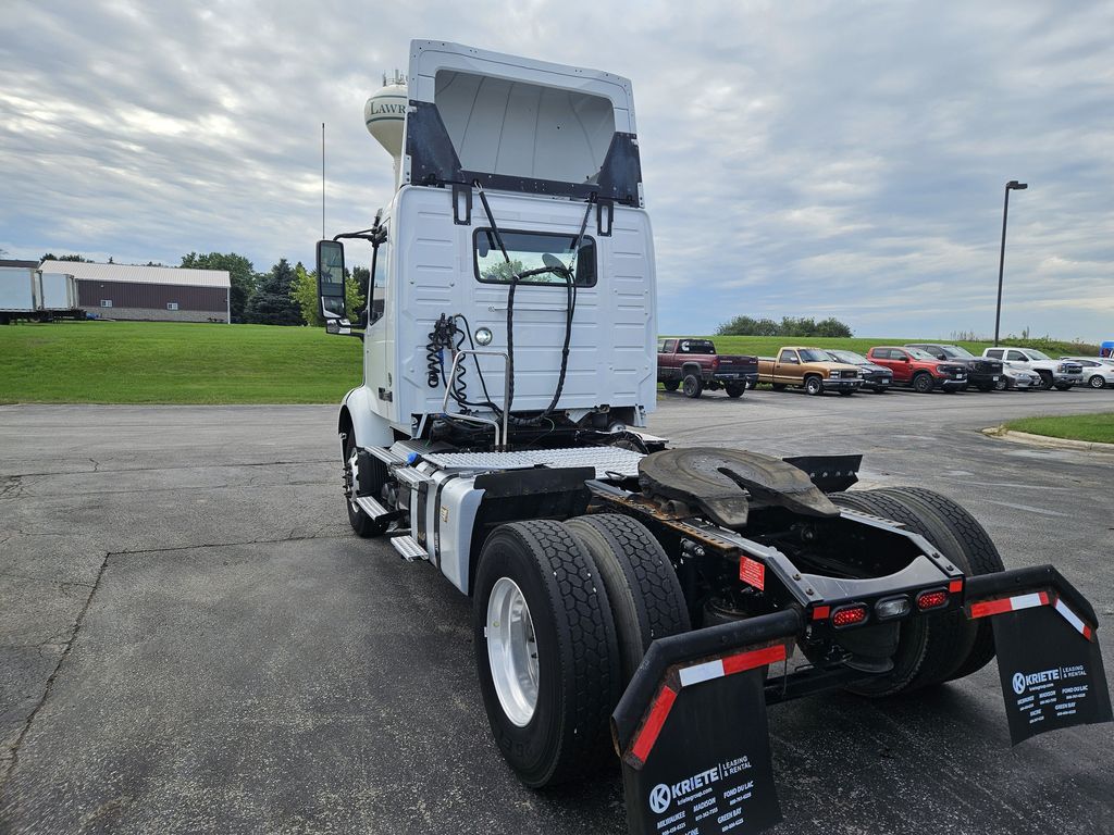 Slide images of 2021 VOLVO VNR42T-300