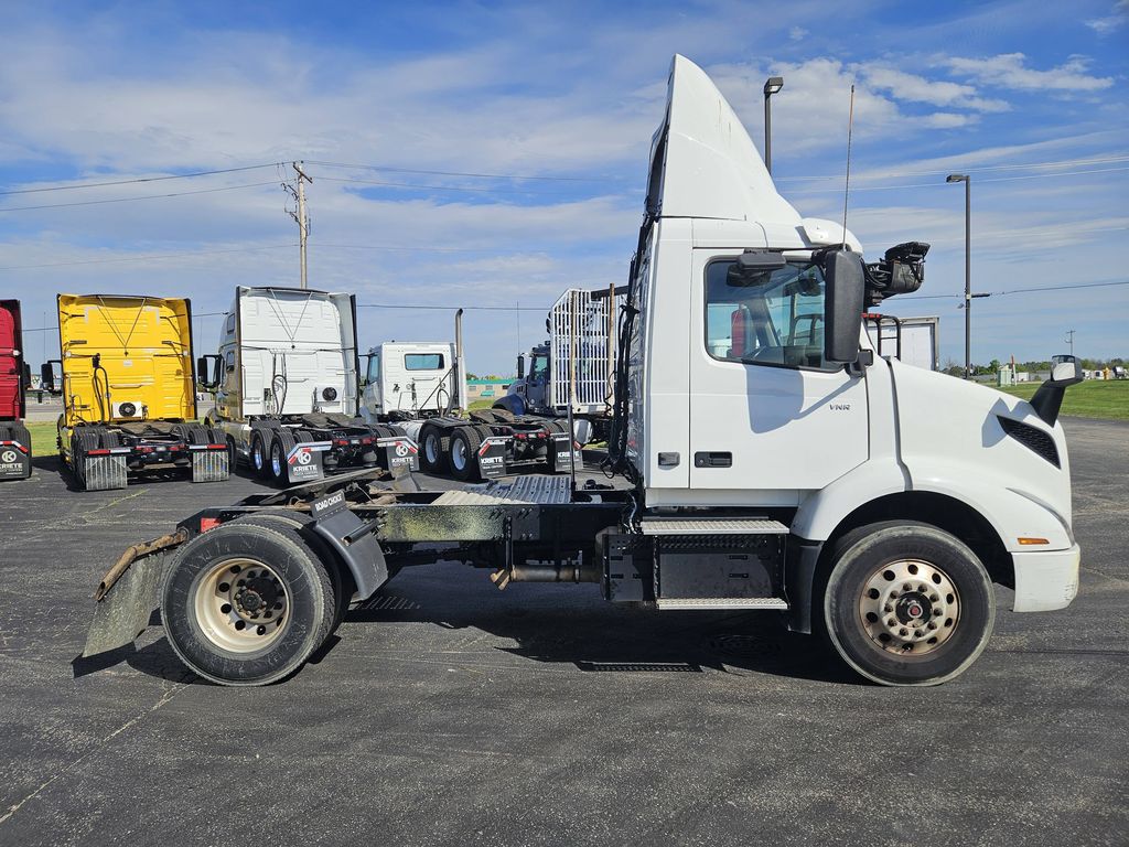 Slide images of 2021 VOLVO VNR42T-300