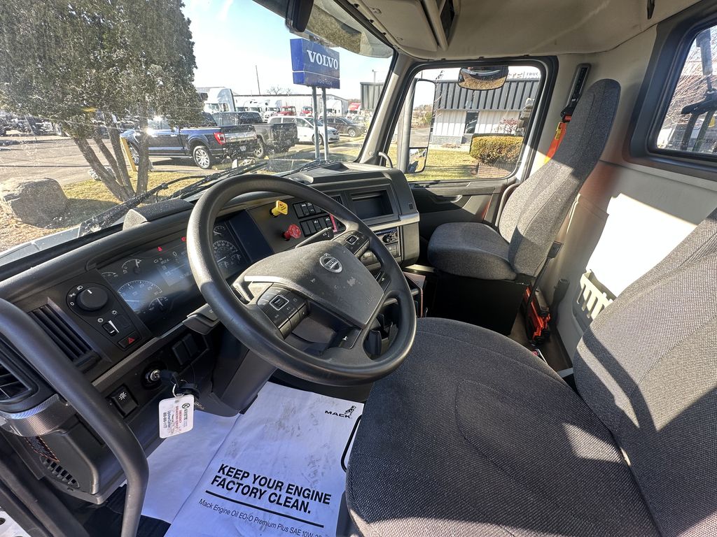 Slide images of 2021 VOLVO VNR42T-300