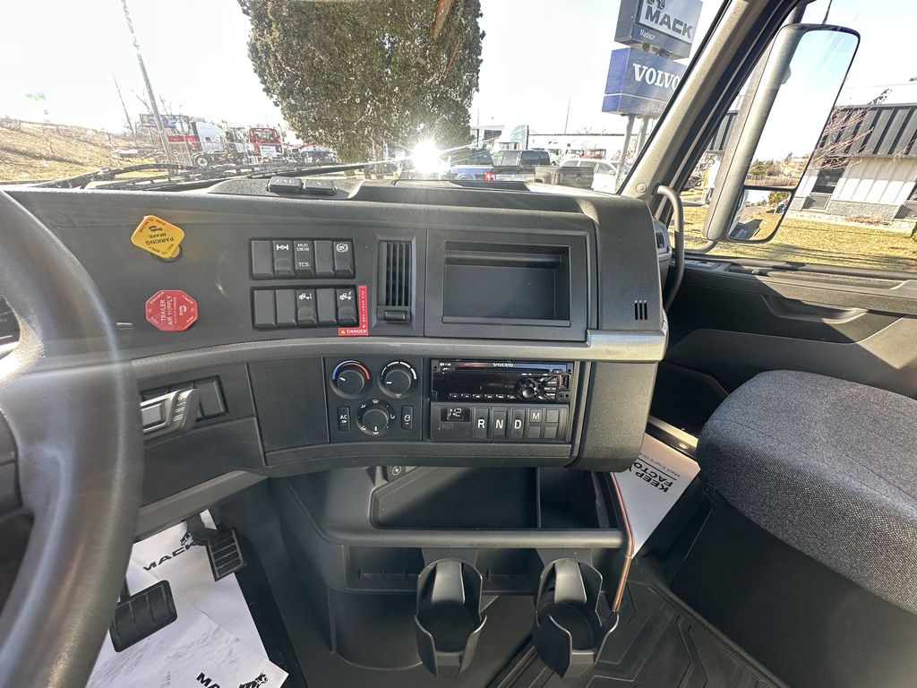 Slide images of 2021 VOLVO VNR42T-300