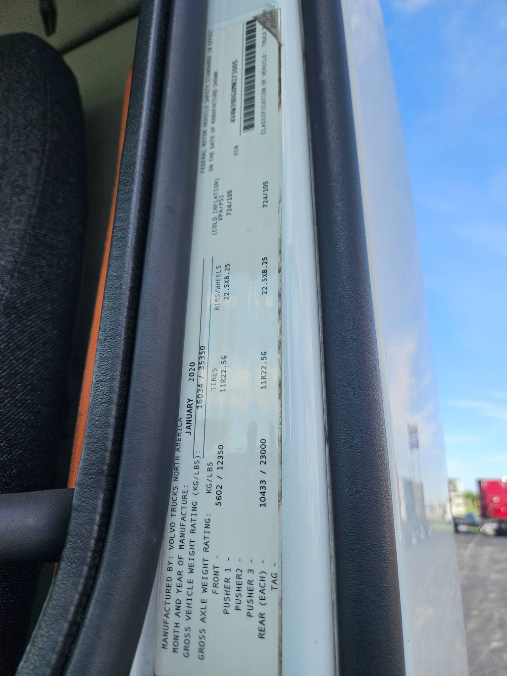 Slide images of 2021 VOLVO VNR42T-300