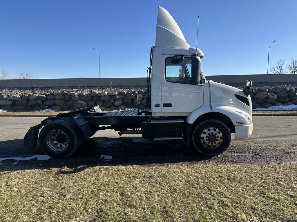 Slide images of 2021 VOLVO VNR42T-300