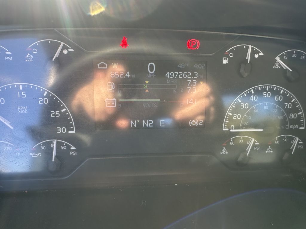 Slide images of 2021 VOLVO VNR42T-300