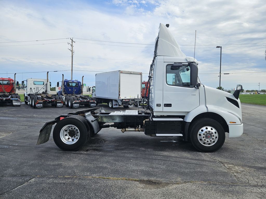 Slide images of 2021 VOLVO VNR42T-300