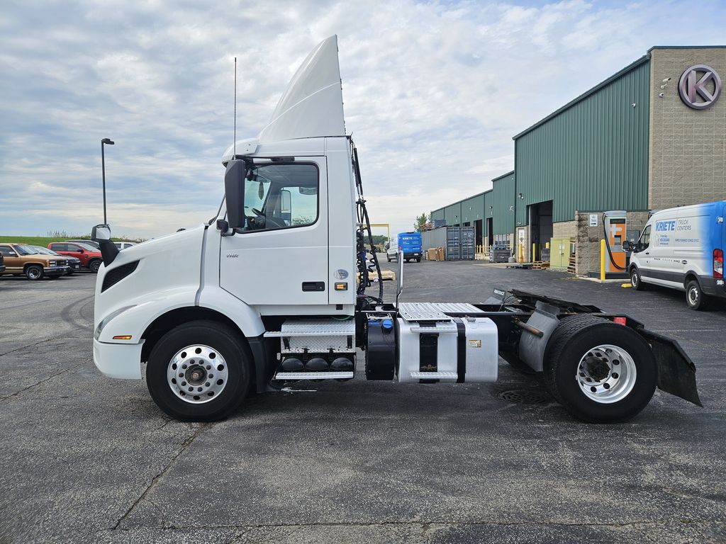 Slide images of 2021 VOLVO VNR42T-300