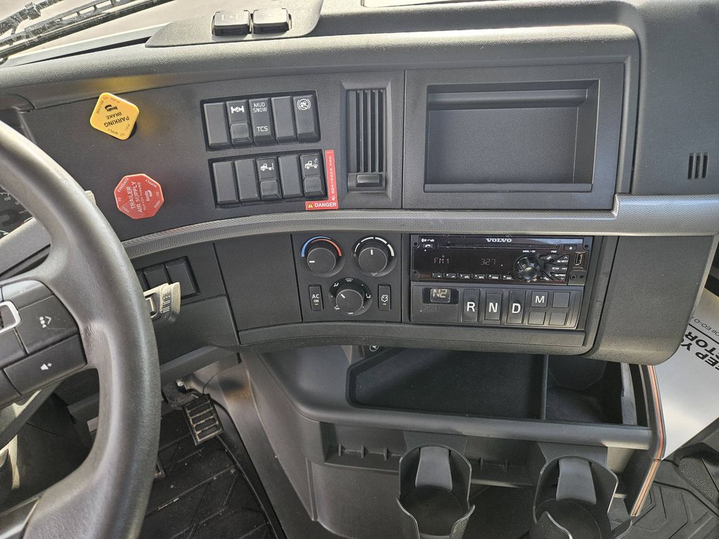 Slide images of 2021 VOLVO VNR42T-300