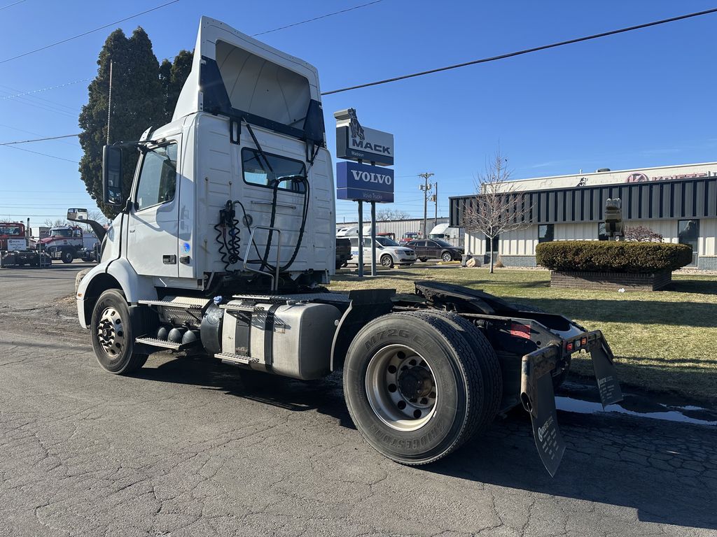 Slide images of 2021 VOLVO VNR42T-300